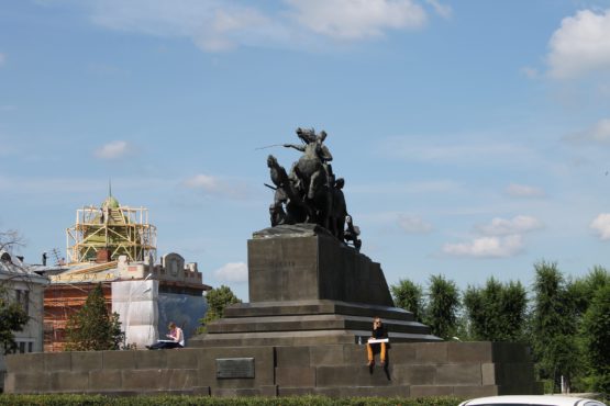 pamyatnik-vasiliju-ivanovichu-chapaevu