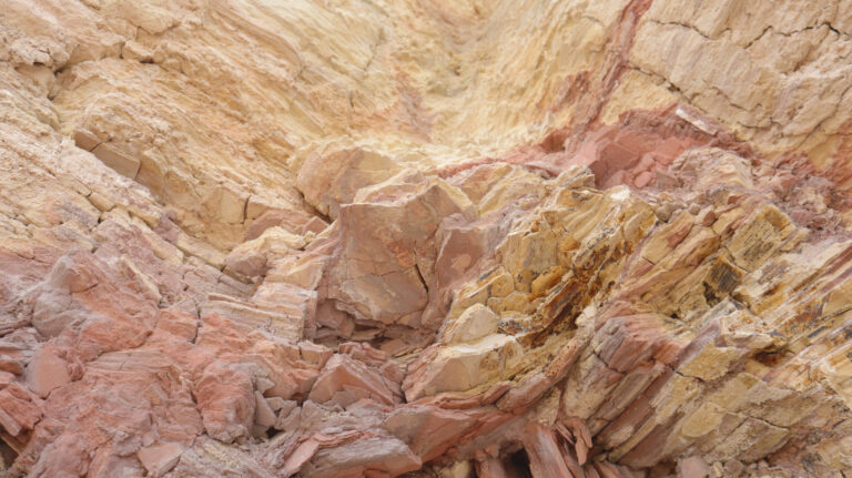 Разрез геологических пород